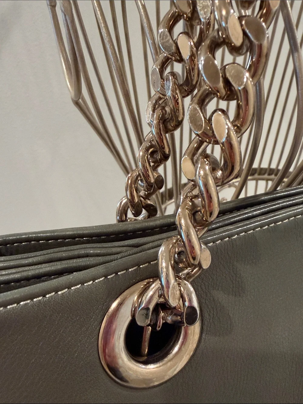 Valentino Olive Green Leather Shoulder Bag with Gold Chain Straps - Picture 4 of 14